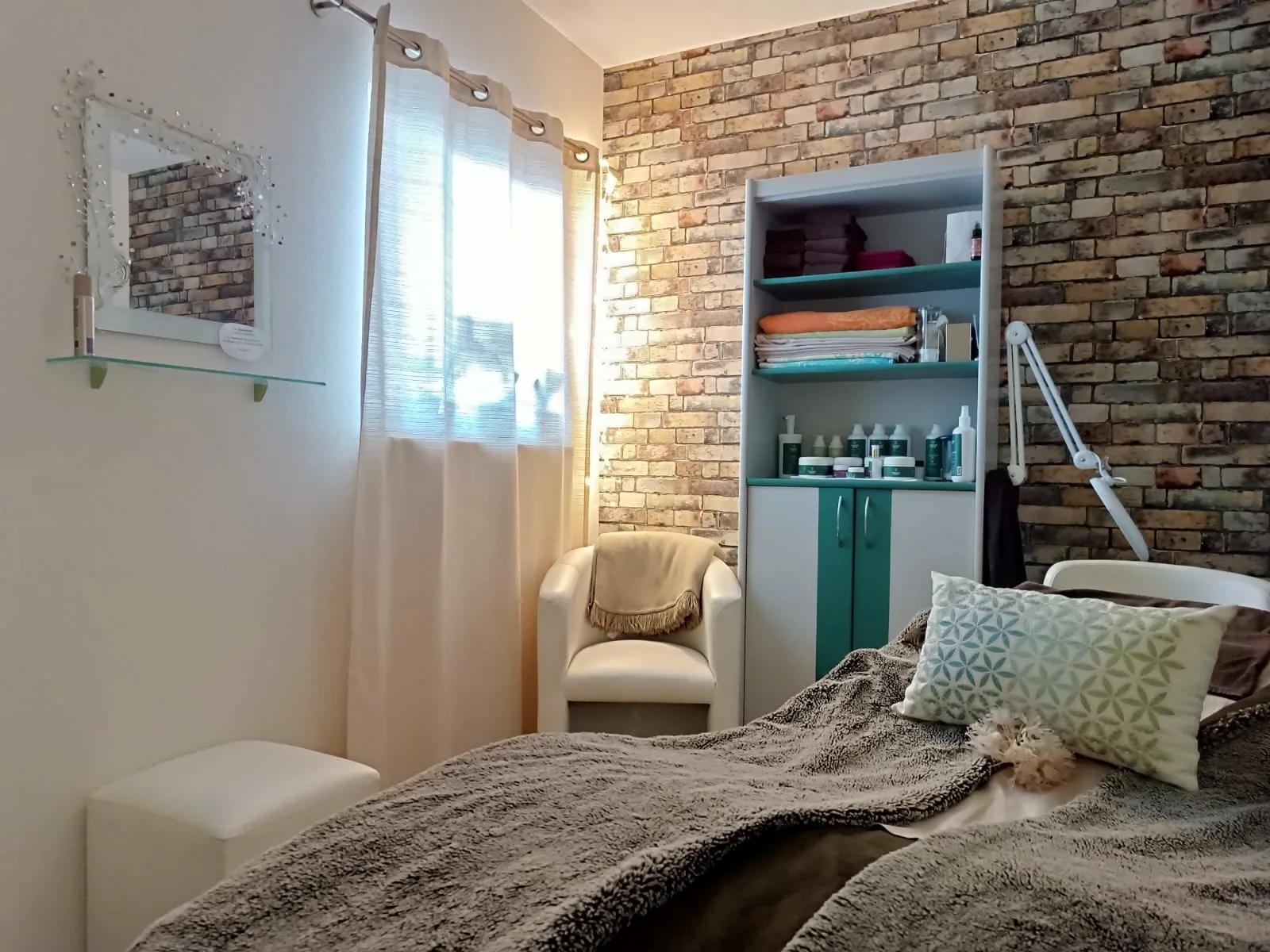 PHOTO-2024-10-09-12-30-13 Behandlungsraum bei Natura Freiberg